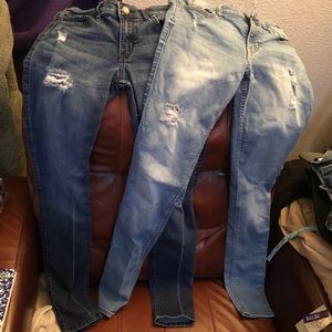 2 Pairs Hollister Jeans Both are 5R W27 L31